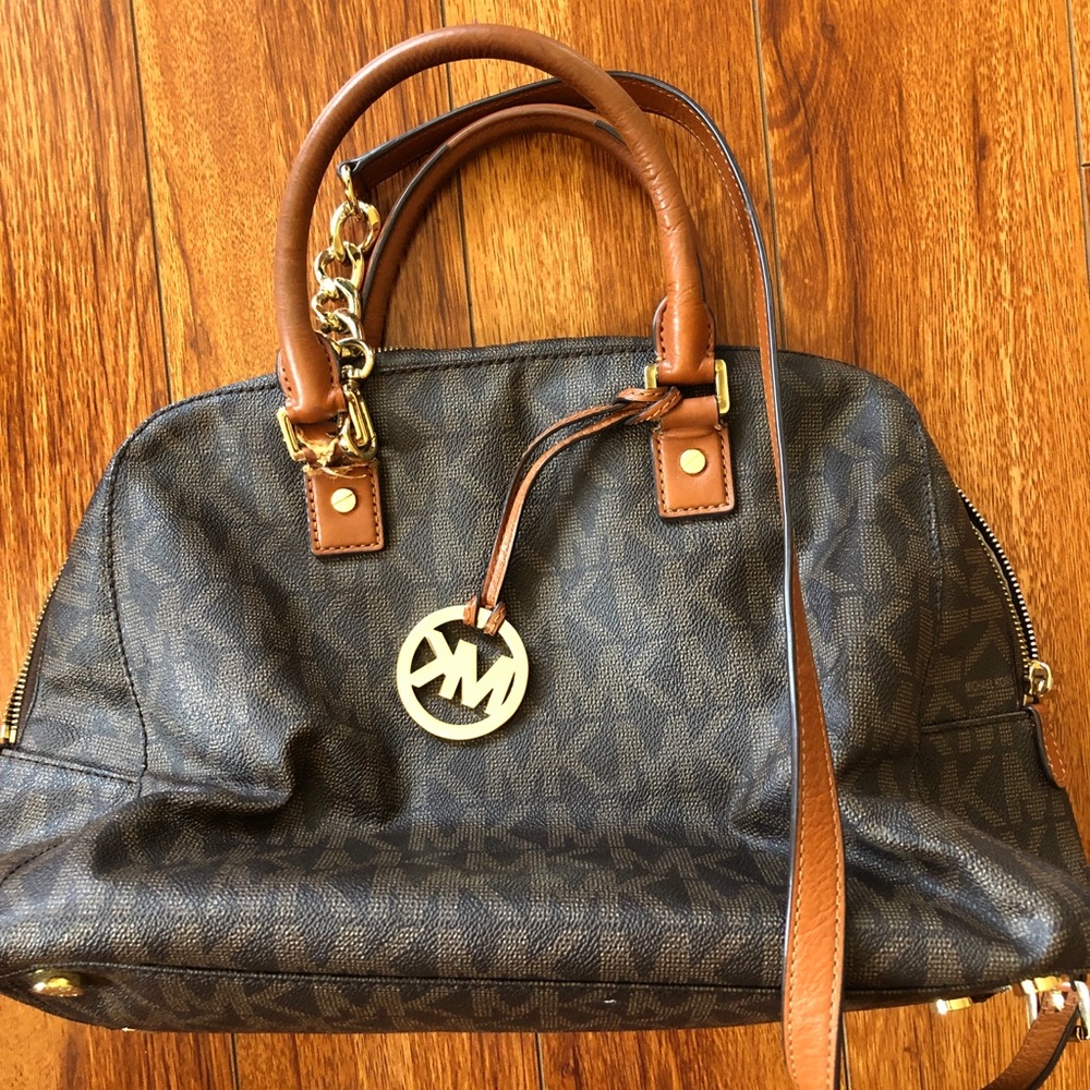 Michael Kors jet set messenger crossbody